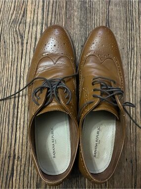Banana Republic Men's Tan Leather Wingtip Oxfords